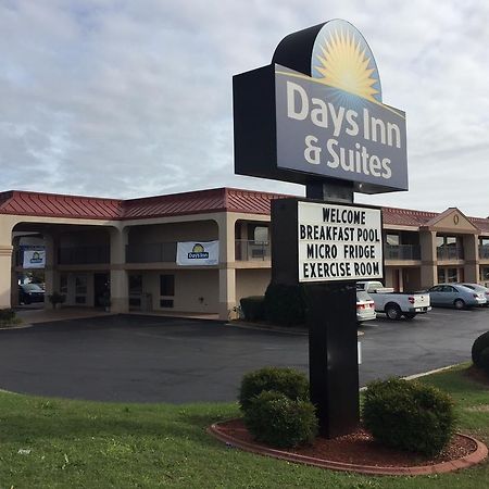 Days Inn & Suites By Wyndham Warner Robins Near Robins Afb Екстер'єр фото