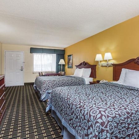 Days Inn & Suites By Wyndham Warner Robins Near Robins Afb Екстер'єр фото
