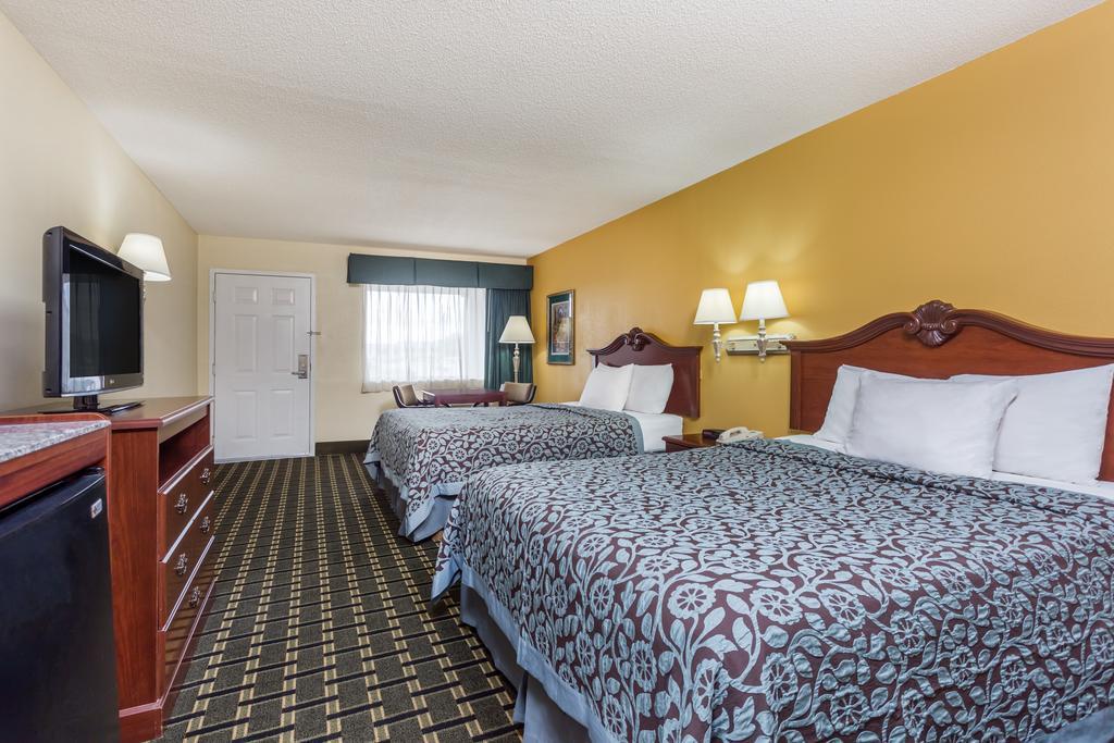 Days Inn & Suites By Wyndham Warner Robins Near Robins Afb Екстер'єр фото