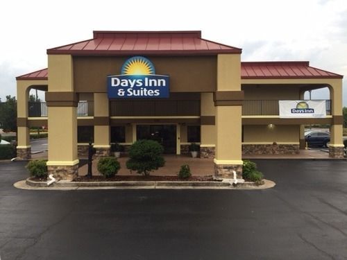 Days Inn & Suites By Wyndham Warner Robins Near Robins Afb Екстер'єр фото