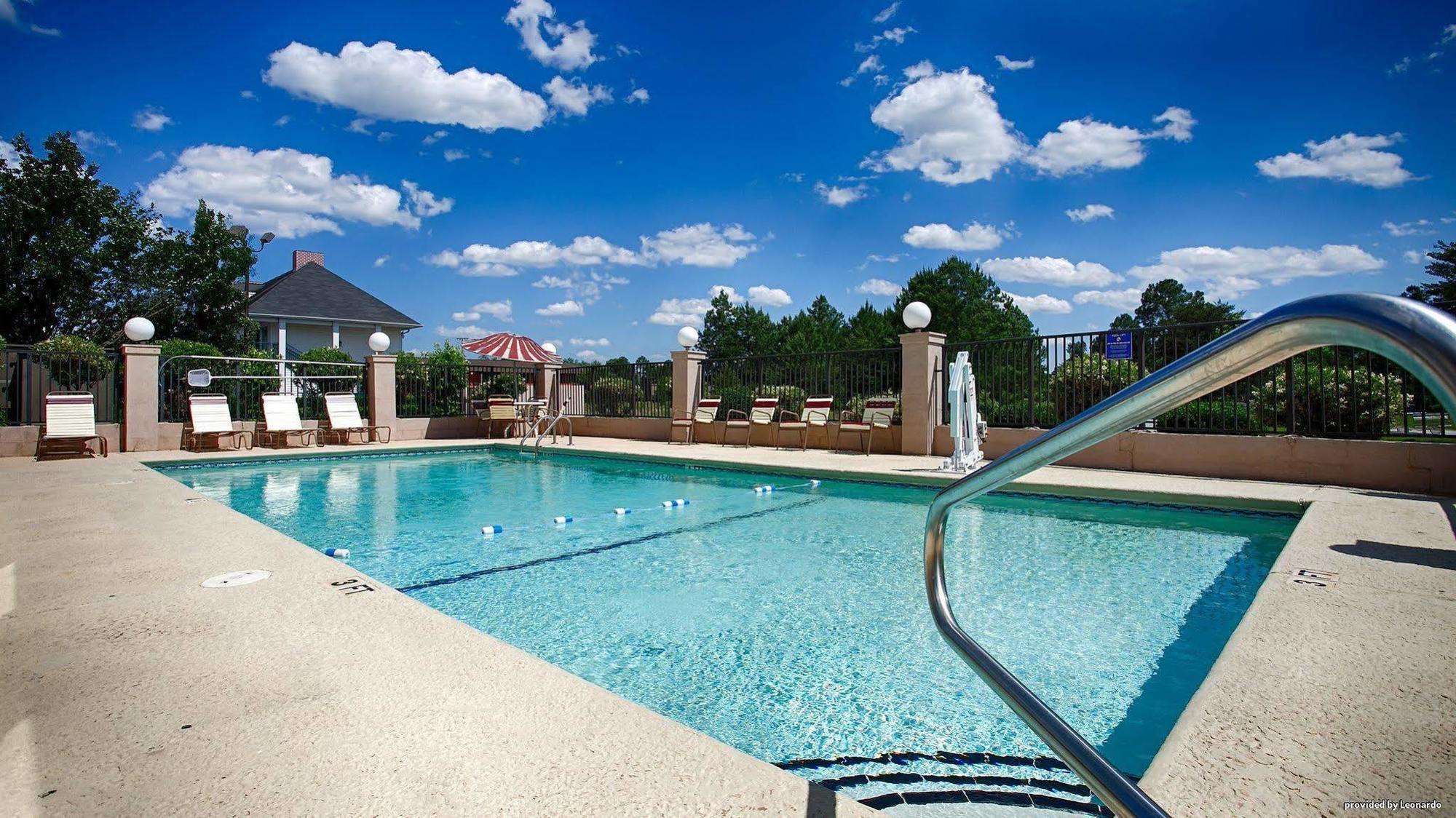 Days Inn & Suites By Wyndham Warner Robins Near Robins Afb Екстер'єр фото