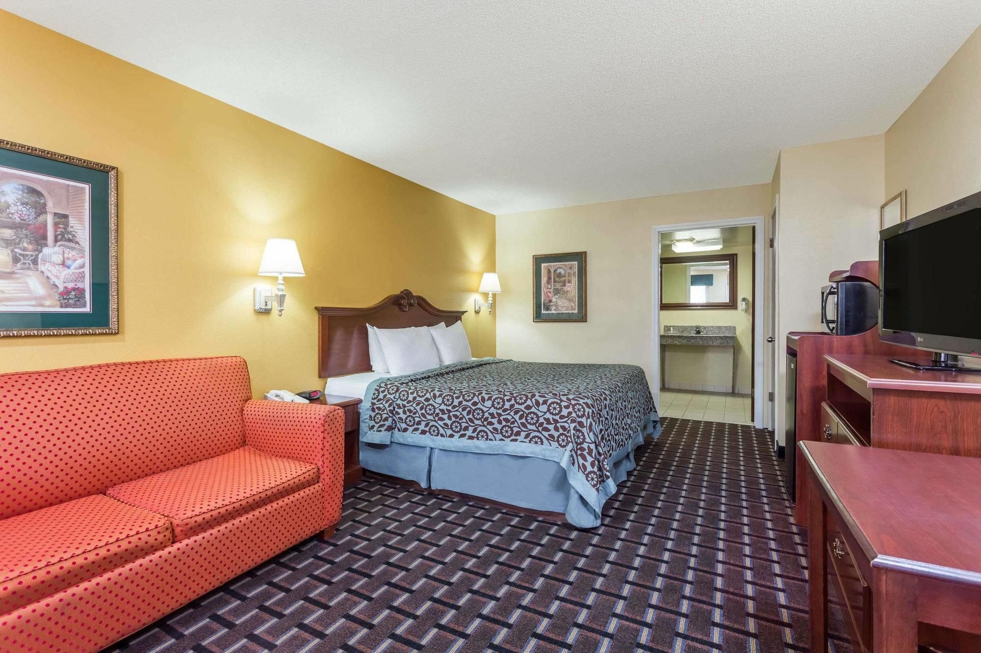 Days Inn & Suites By Wyndham Warner Robins Near Robins Afb Екстер'єр фото