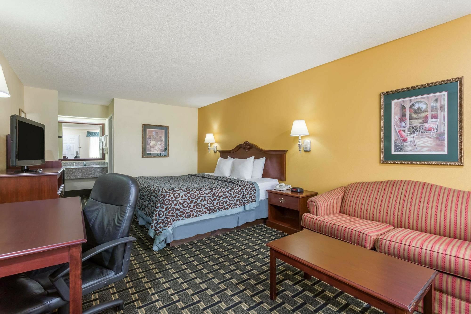 Days Inn & Suites By Wyndham Warner Robins Near Robins Afb Екстер'єр фото